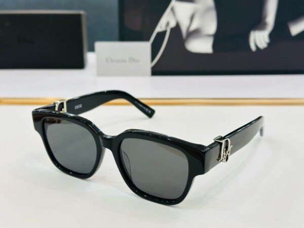DIORGLASSES109