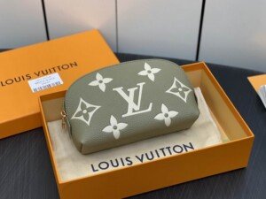 LV025