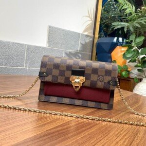 LV049