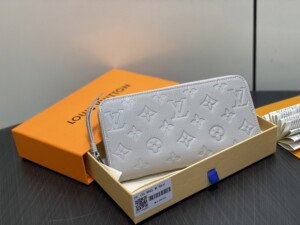 LV323