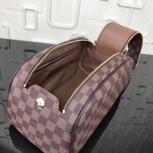 LV590
